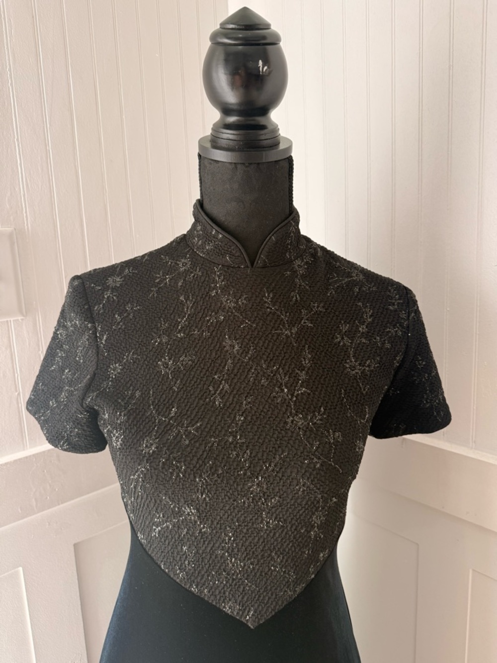 Jessica Howard Black Short-Sleeve Velvet Maxi Dress with Mandarin Collar - Picture 3 of 6